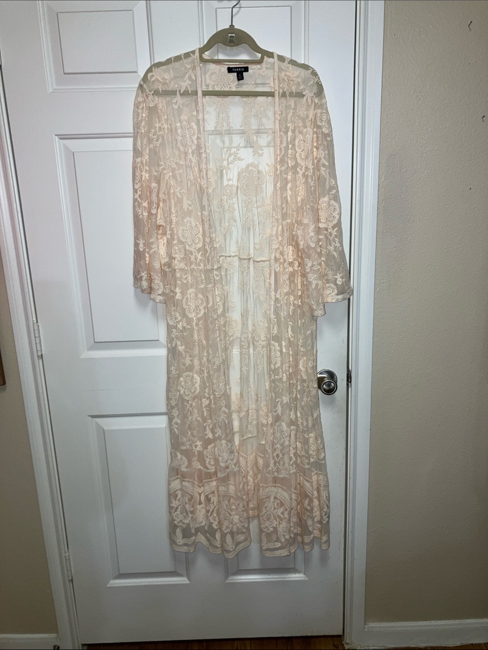 Gorgeous! Torrid Ivory Floral Lace Kimono/Duster Size 3X - Picture 3 of 7